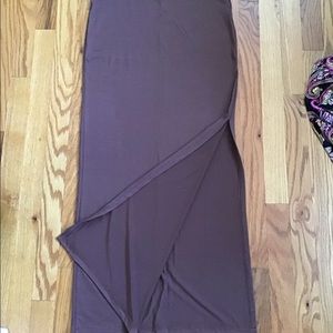 Maxi skirt w/ slit